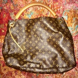 REAL LOUIS VUITTON PURSE.